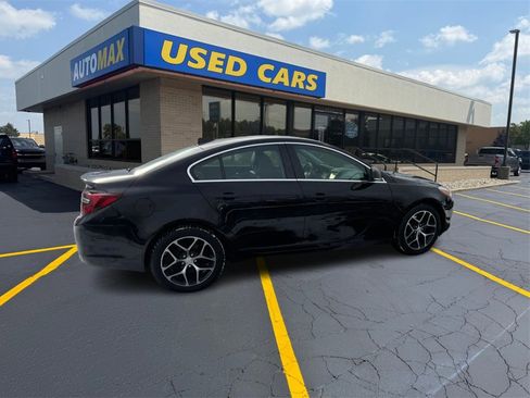 Used 2017 Buick Regal Sport Touring image 2