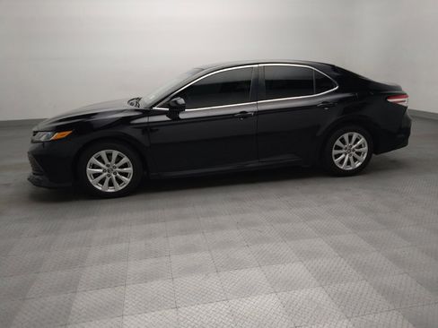 Used 2018 Toyota Camry LE FWD image 2