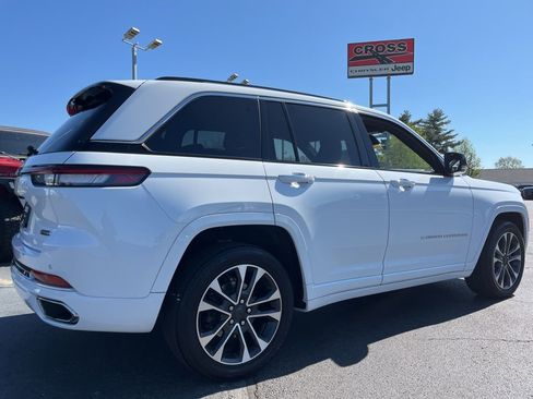 Used 2022 Jeep Grand Cherokee Overland w/ Luxury Tech Group IV AWD/4WD image 49