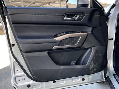 Used 2025 Nissan Pathfinder Platinum w/ Cargo Package image 21