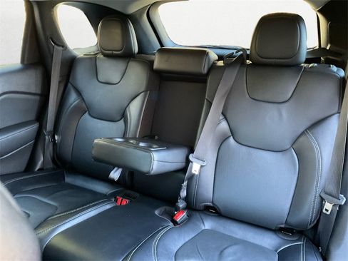 Certified 2023 Jeep Cherokee Altitude Lux image 9