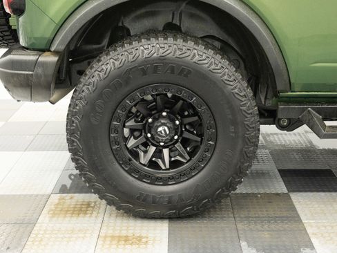 Used 2023 Ford Bronco Badlands image 15