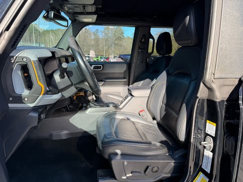 Used 2023 Ford Bronco Badlands w/ Sasquatch Package image 12