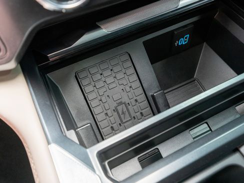 Used 2025 Ford F250 Platinum w/ Platinum Plus Package image 34