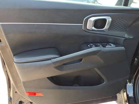 Used 2024 Kia Sorento EX AWD/4WD image 11
