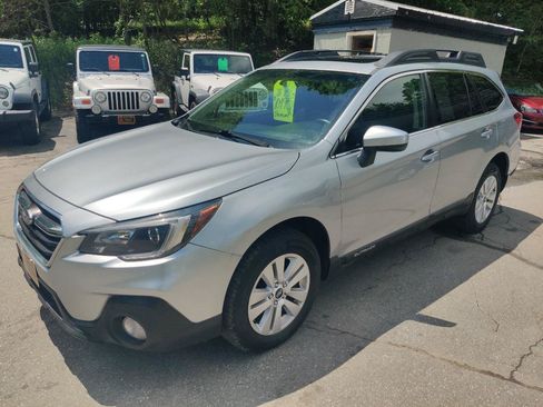 Used 2018 Subaru Outback 2.5i Premium AWD/4WD image 2