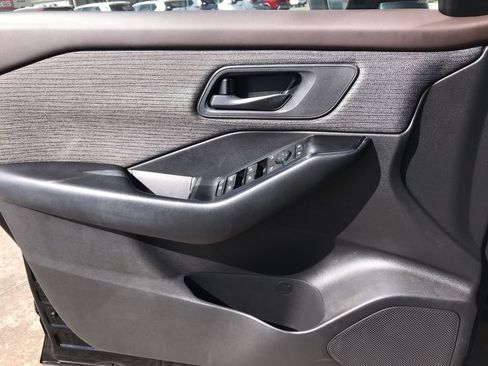 Used 2023 Nissan Rogue S image 13