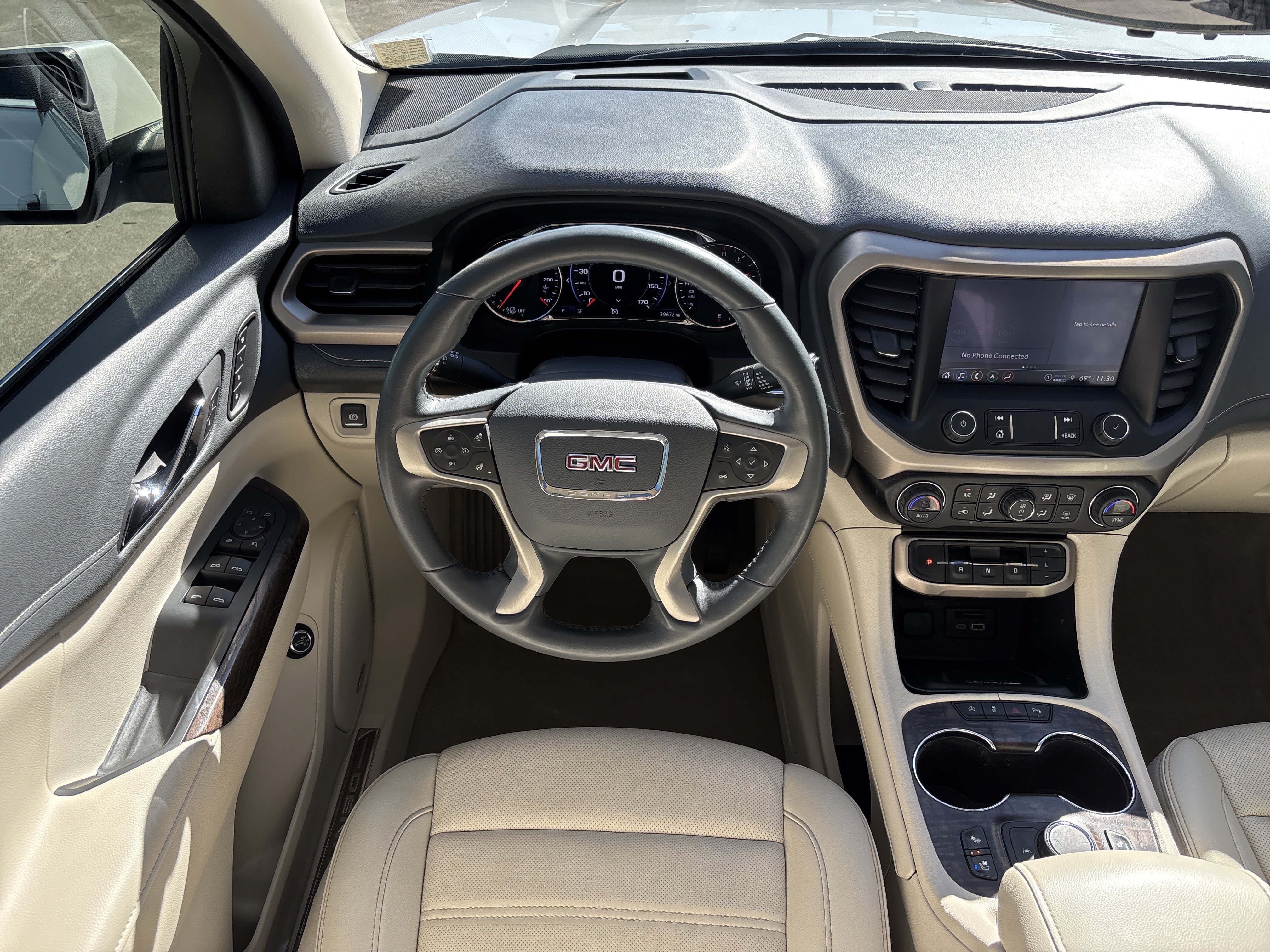 Used 2022 GMC Acadia Denali w/ Denali Ultimate Package FWD image 17