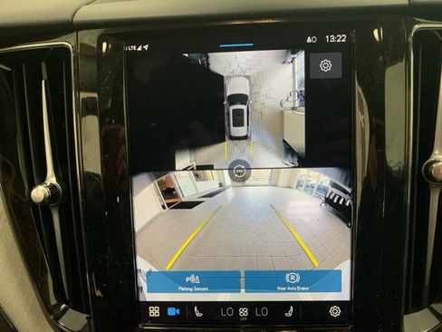 Certified 2025 Volvo XC60 B5 Plus image 17