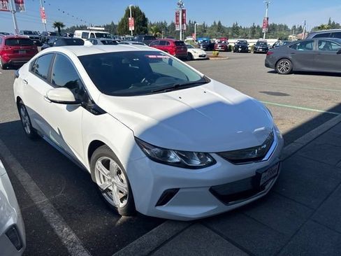 Used 2018 Chevrolet Volt LT FWD image 3