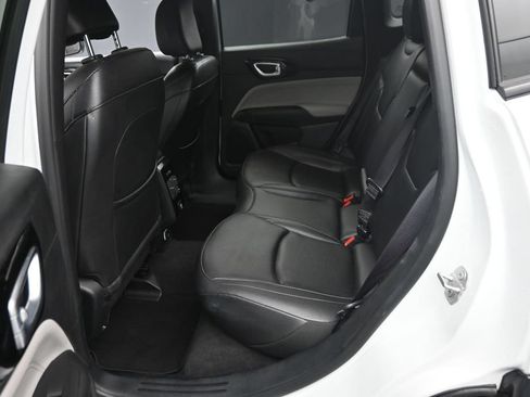 Used 2025 Jeep Compass Limited AWD/4WD image 12