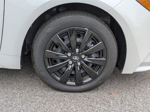 Used 2025 Toyota Corolla LE image 12