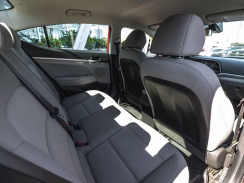Used 2020 Hyundai Elantra SE FWD image 25