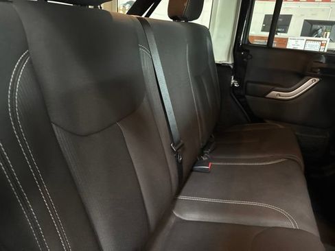 Used 2016 Jeep Wrangler Unlimited Sahara AWD/4WD image 26