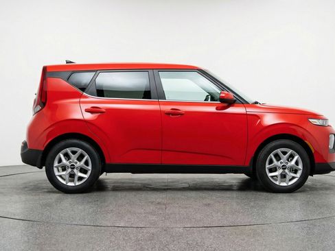 Used 2025 Kia Soul LX w/ LX Technology Package image 11