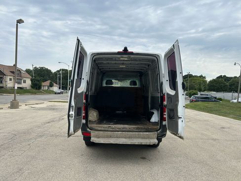 Used 2016 Mercedes-Benz Sprinter 2500 image 7