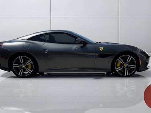 Used 2019 Ferrari Portofino RWD image 11