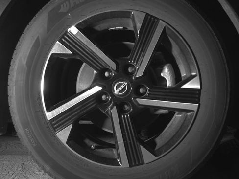 Used 2025 Nissan Sentra SV image 13