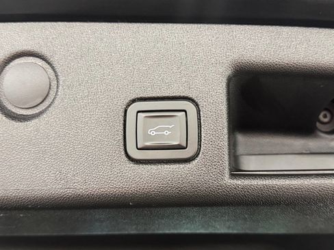 Used 2019 Chevrolet Equinox LT w/ Driver Convenience Package FWD image 17