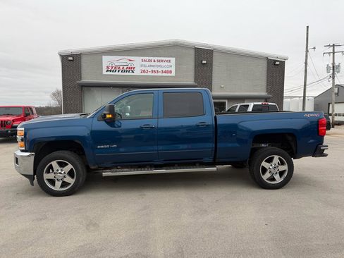 Used 2017 Chevrolet Silverado 2500 LT w/ LT Convenience Package image 3