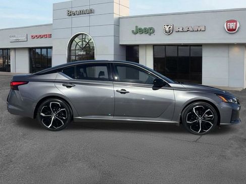 Used 2023 Nissan Altima 2.5 SR w/ SR Premium Package FWD image 8