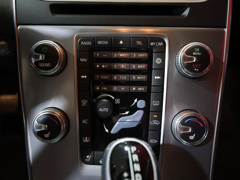 Used 2018 Volvo S60 T5 Inscription image 20