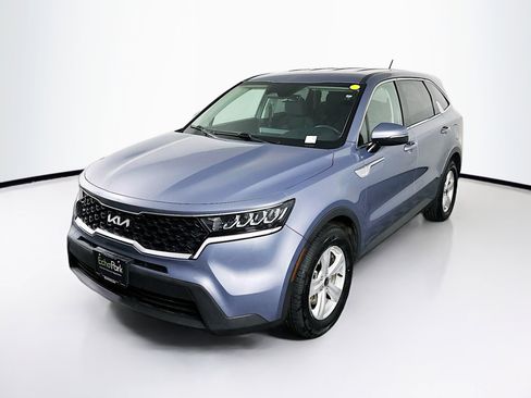 Used 2023 Kia Sorento LX image 3