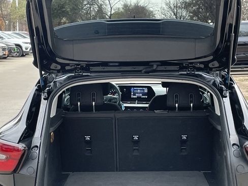 Used 2025 Chevrolet Trax LS w/ LS Convenience Package image 24