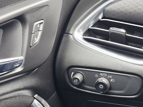 Used 2017 Chevrolet Malibu LT FWD image 26