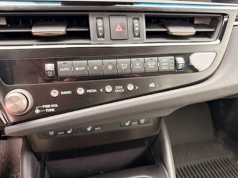Used 2024 Lexus ES 350 w/ Premium Package FWD image 19