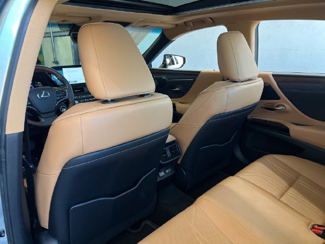 Used 2023 Lexus ES 350 w/ Accessory Package (Z1) FWD image 32