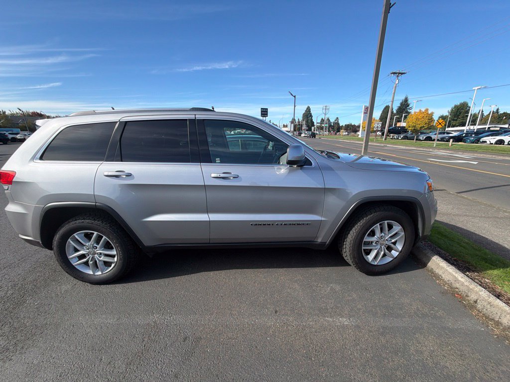 Used 2017 Jeep Grand Cherokee Laredo w/ Quick Order Package 23E AWD/4WD image 2