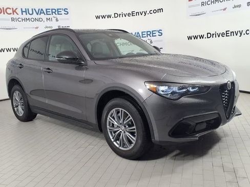 Used 2024 Alfa Romeo Stelvio Sprint image 3