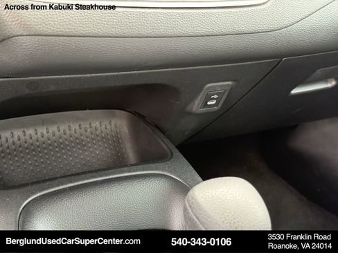 Used 2023 Toyota Corolla LE image 23