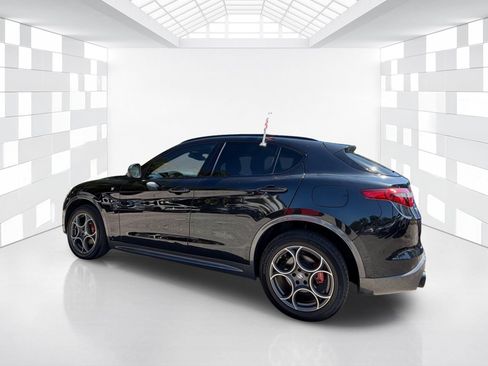 Used 2022 Alfa Romeo Stelvio Ti AWD/4WD image 5