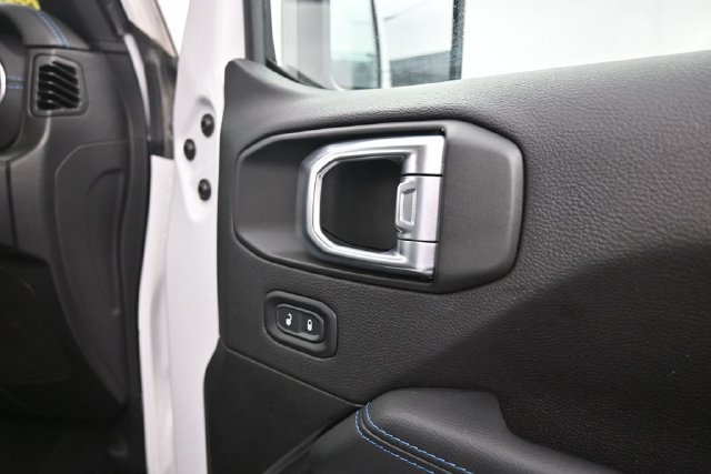 Used 2022 Jeep Wrangler Unlimited Rubicon 4xe w/ Cold Weather Group AWD/4WD image 36
