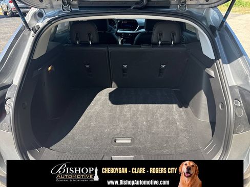 Used 2025 Chevrolet Trax LT FWD image 7