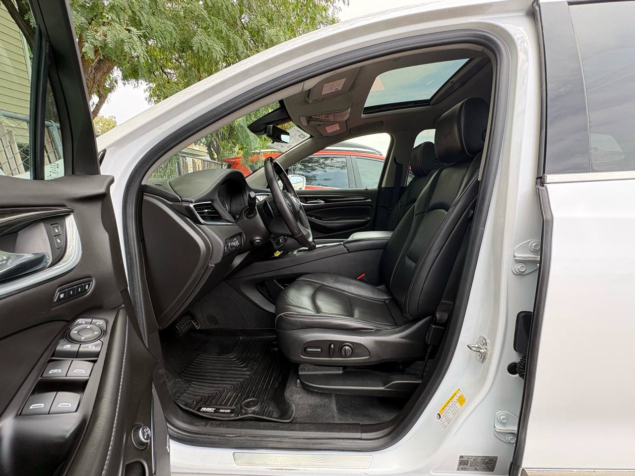 Used 2019 Buick Enclave Avenir w/ Avenir Technology Package AWD/4WD image 3