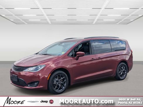 Used 2018 Chrysler Pacifica Touring-L Plus w/ S Appearance Package image 1
