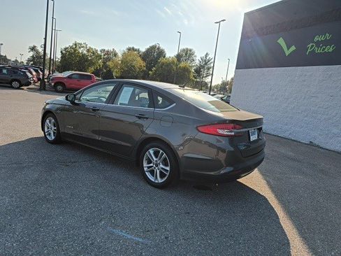 Used 2018 Ford Fusion S image 3