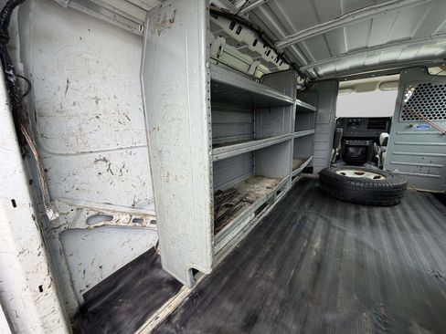 Used 2014 Chevrolet Express 2500 RWD image 12