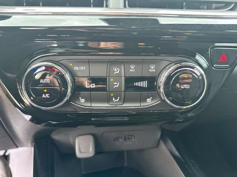 Used 2025 Chevrolet Trax RS w/ Driver Confidence Package FWD image 39
