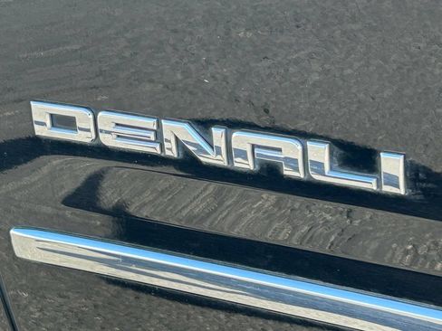 Used 2015 GMC Yukon Denali w/ Touring Package AWD/4WD image 12