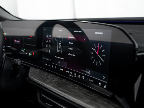 Used 2025 Audi Q5 Premium Plus w/ Premium Plus AWD/4WD image 9