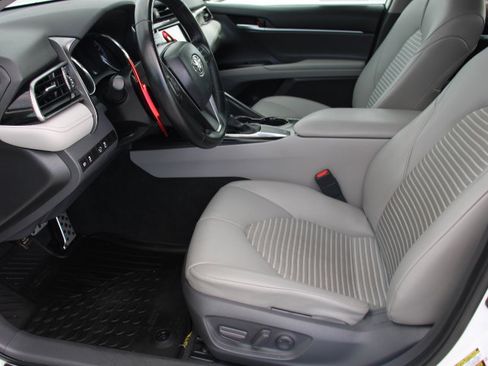 Certified 2020 Toyota Camry SE w/ Convenience Package image 11