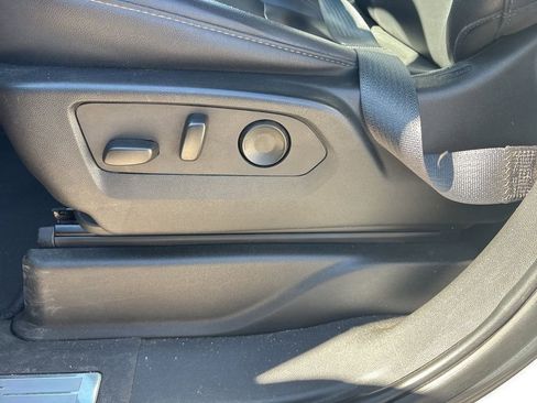 Used 2024 Chevrolet Suburban LT image 8