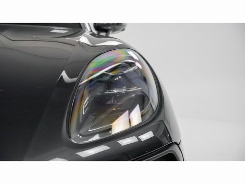 Used 2025 Porsche Macan image 7