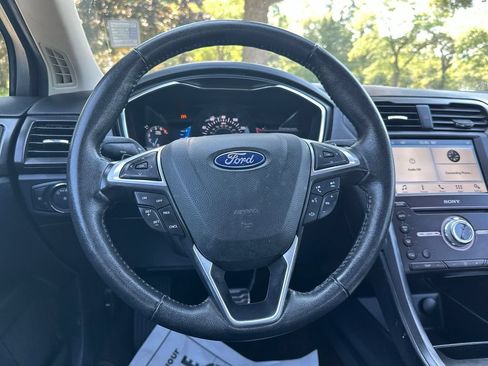 Used 2018 Ford Fusion Titanium AWD/4WD image 12