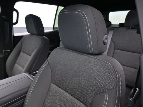 Used 2024 Chevrolet Traverse LS FWD image 18