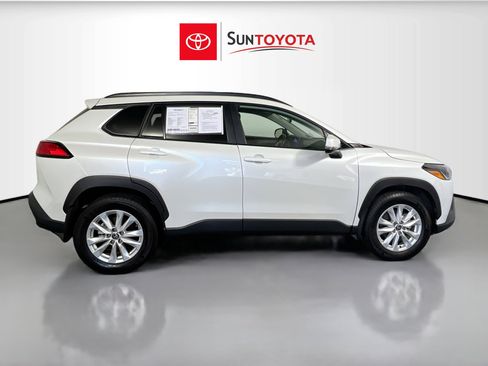 Used 2024 Toyota Corolla Cross LE image 2